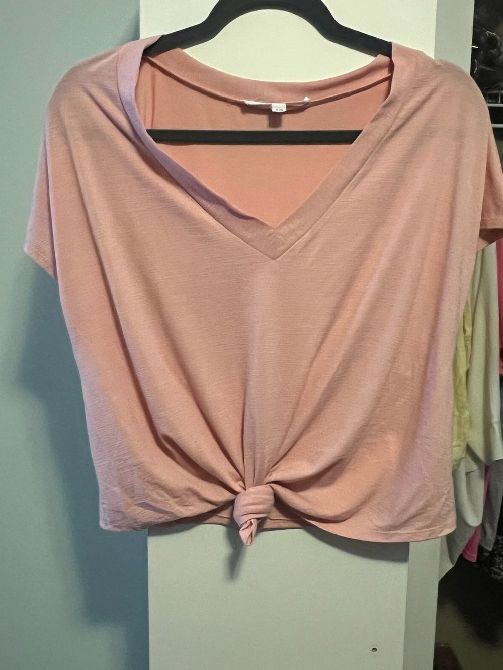 Love Me Knot Front Tee🍒 Pale Pink, Size Small